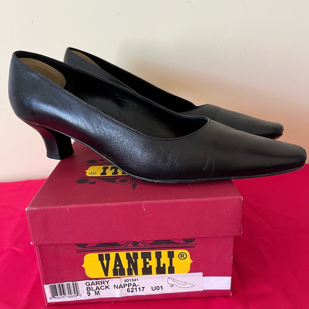 Vaneli Garry Black Nappa Heels 9m